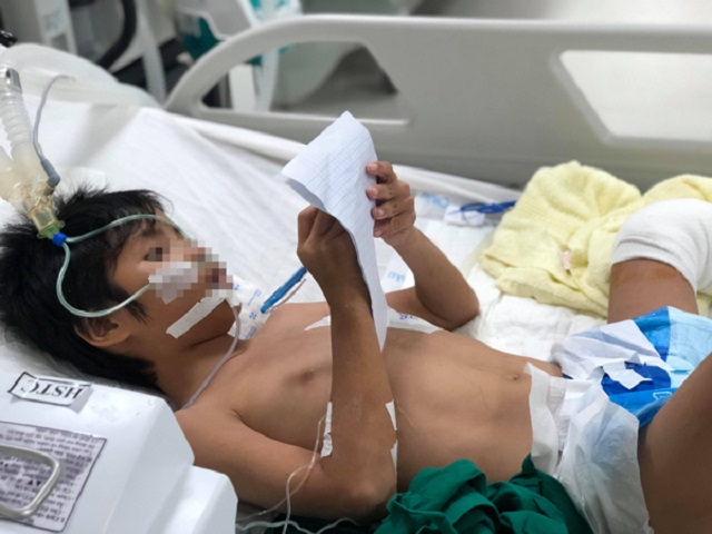 Bé trai nguy kịch sau cú ngã xe