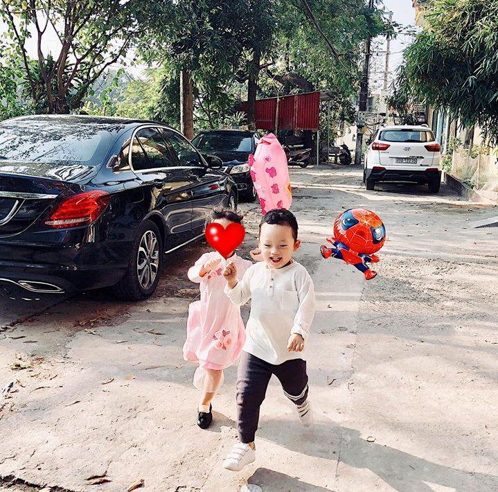 Khoảnh khắc Khoai Tây vui vẻ chơi đùa cùng bạn bè dịp Tết Nguyên đán vừa qua.     