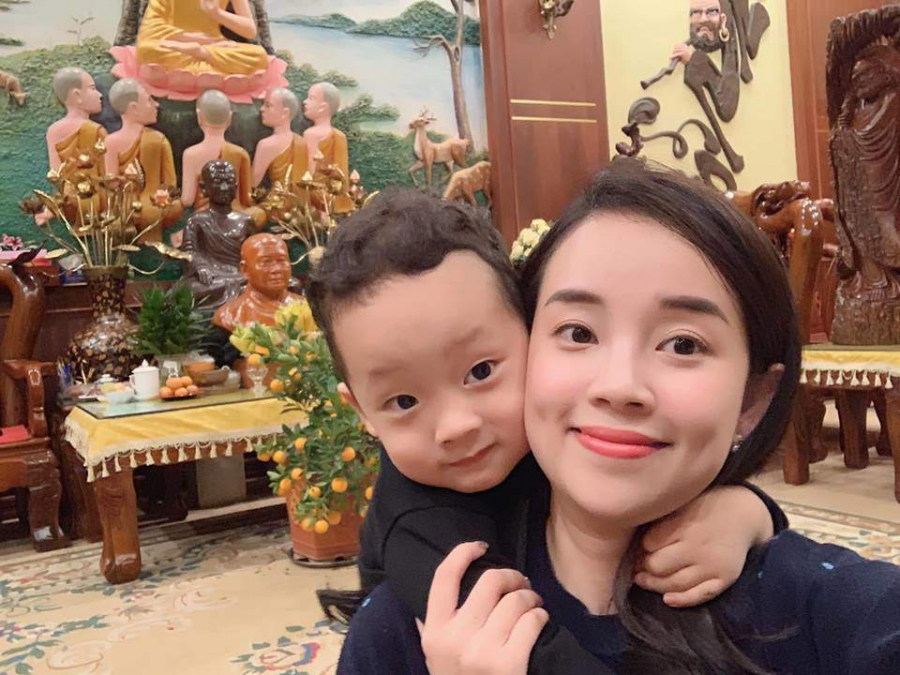 Sau khi chia tay tình cũ Mạc Hồng Quân, Ly Kute quyết định làm mẹ đơn thân, tập trung kinh doanh để cho con trai nhỏ một Shbet16 chơi game trực tuyến đủ đầy.    