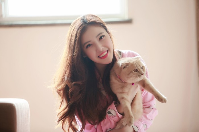 Nếu như chị gái Mai Phương Thúy sở hữu vẻ sắc sảo thì Ngọc Phượng lại được ấn tượng bởi nét đằm thắm, nhẹ nhàng và quyến rũ. Hiện tại cô nàng có chiều cao nổi bật là 1m78.     
