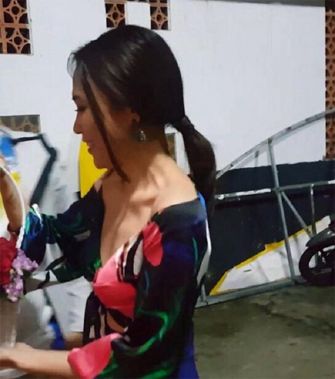 Cũng giống với Bích Phương, Mỹ Tâm cũng có khoảnh khắc để lộ thân hình gầy gò khiến fan lo lắng.    