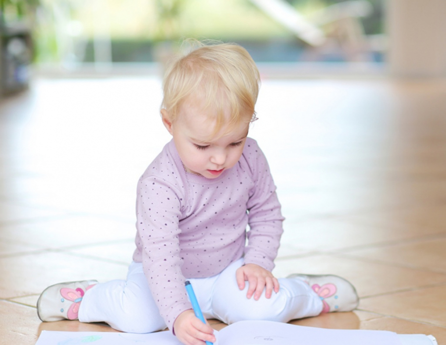3807_w-sitting-girl-writing-book-blog