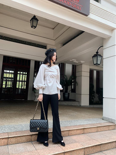 Tủ đồ của em gái Mai Phương Thúy có không ít đồ hiệu, đặc biệt là túi xách và giày.