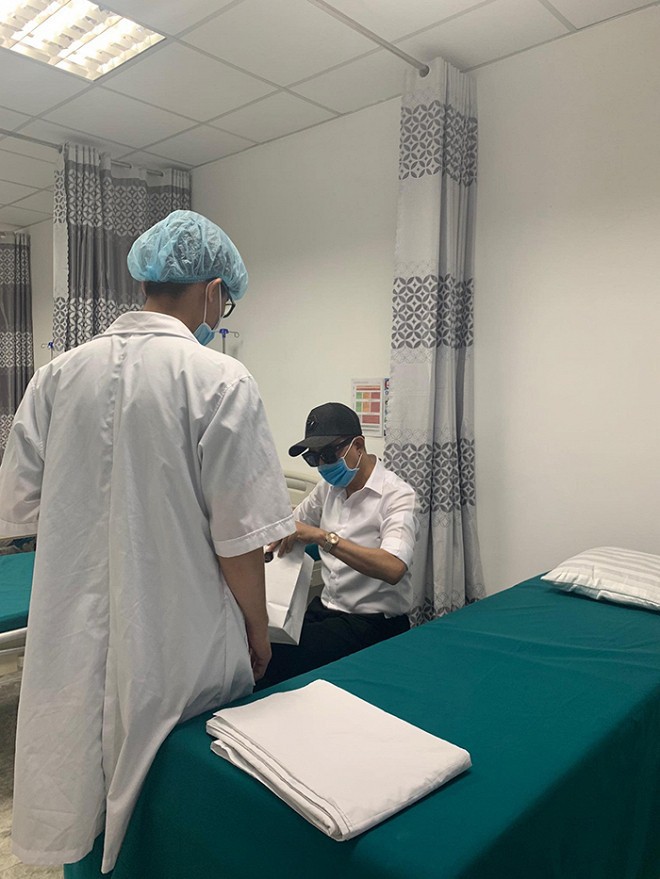 Hình ảnh Long Nhật tại trung tâm thẩm mỹ đầu tháng 3/2019 từng khiến công chúng xôn xao bàn tán.    