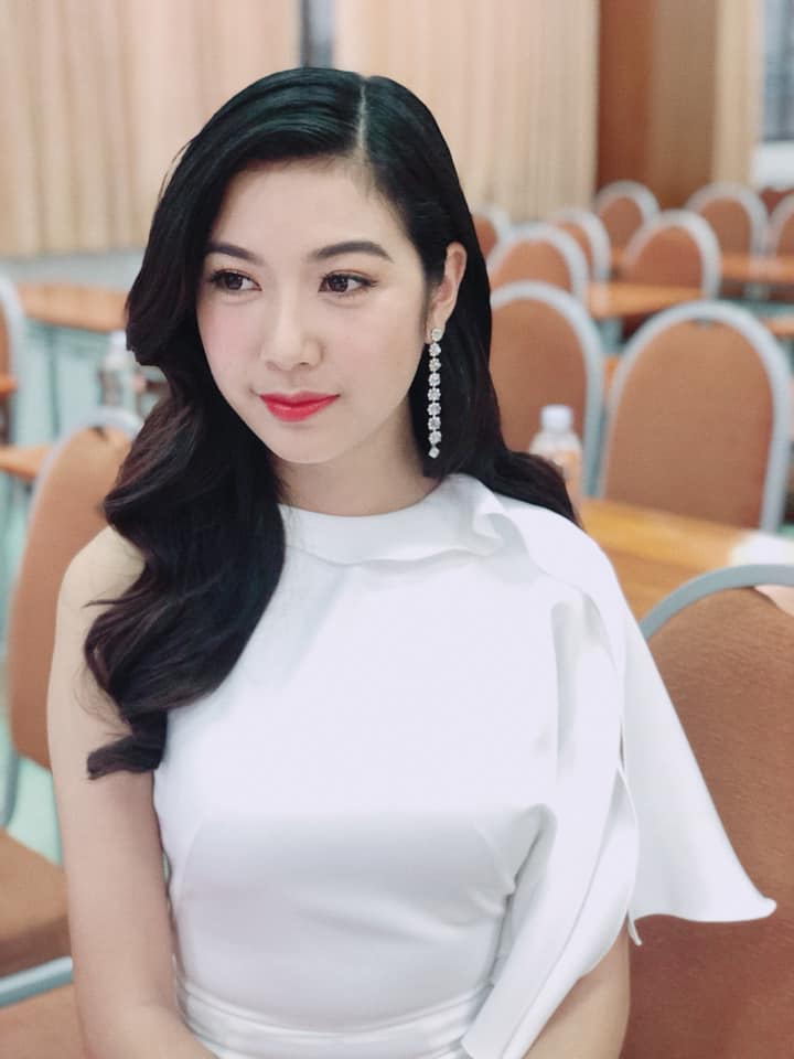 a-hau-thuy-van-chia-se-bi-quyet-so-huu-vong-mot-cang-tron-ngay-tu-khi-day-thi-43639708_1752615198198781_8016607615339462656_n-1553062422-505-width720height960