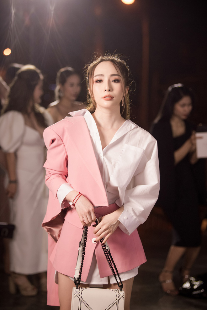 Quỳnh Nga lần đấu xuất hiện sau tin đồn ly hồn với Doãn Tuấn thời gian vừa qua. Quỳnh Nga cũng đồng tình về việc hầu hết các sao nữ sau khi ly hôn hay chuẩn bị ly hôn đều xinh đẹp hơn và quay trở lại với nghệ thuật.  