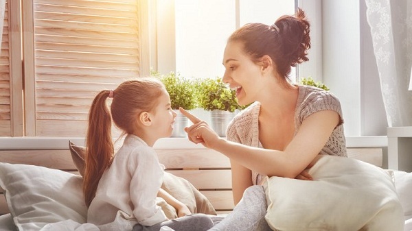 Cha mẹ nên nói cho trẻ biết trẻ được yêu thương như thế nào