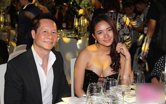 Phan Như Thảo được chồng đại gia khen bụng mỡ đẹp