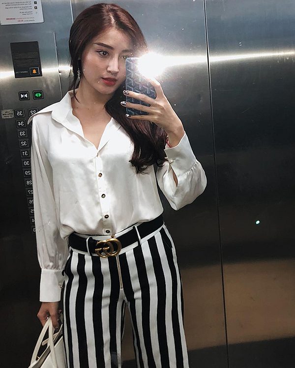 Huyền My chọn áo sơ mi cổ điển để kết hợp cùng quần kẻ sọc – mẫu Shbet999 com đăng nhập được dự đoán sẽ tạo nên sức cuốn hút mới ở mùa hè năm nay.    
