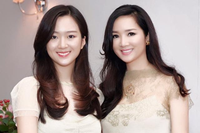 Hai mẹ con giống như hai giọt nước