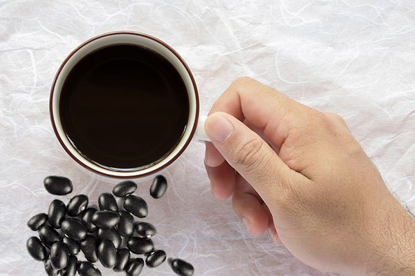 Nước đỗ đen giúp mẹ bầu sinh con đẹp hơn
