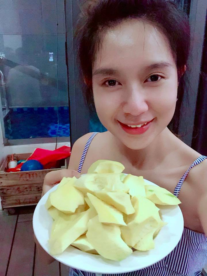 Ở tuổi ngoài 30, Minh Hà có một Shbet16 chơi game trực tuyến khá viên mãn, đầy đủ cả về vật chất lẫn tinh thần với người chồng hơn mình 14 tuổi và đàn con ngoan ngoãn, dễ thương.    