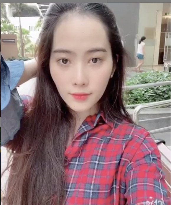 Hình ảnh mới với gương mặt gầy nhưng lại rất xinh đẹp của Nam Em.  