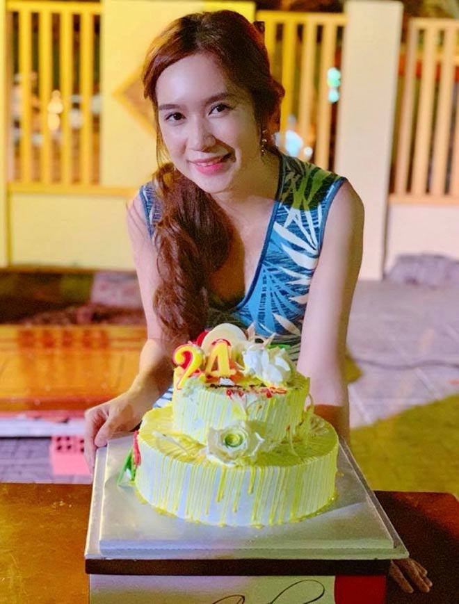 Mới đây, Minh Hà hạnh phúc đón sinh nhật giản dị và ấm áp bên cạnh chồng và 4 con. Vợ Lý Hải hạnh phúc chia sẻ: 