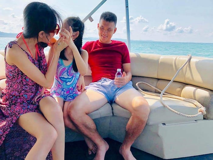 Cô bé lớn nhanh và có thân hình khá cao lớn
