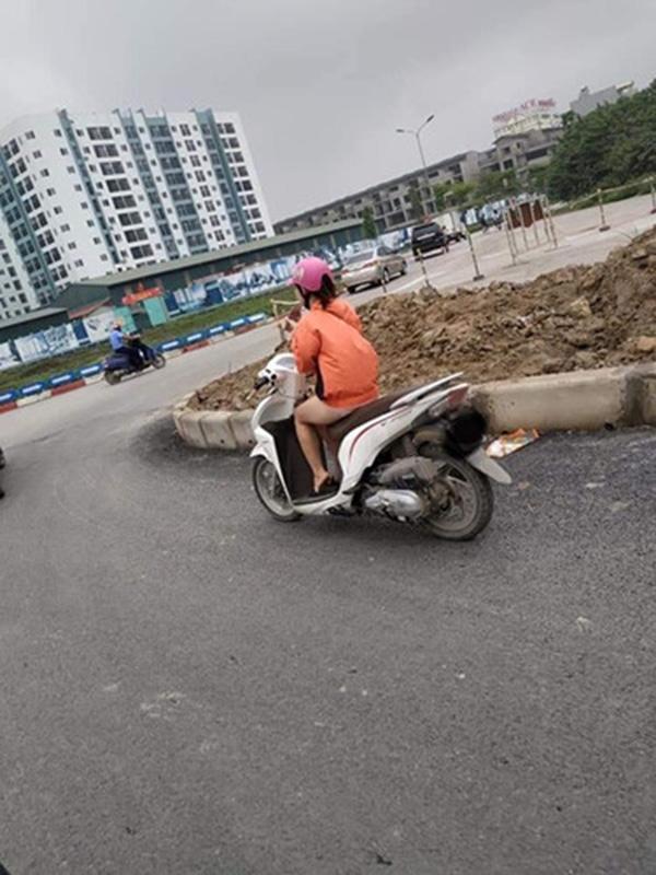Hình ảnh cô gái mặc chiếc quần tất phản cảm.
