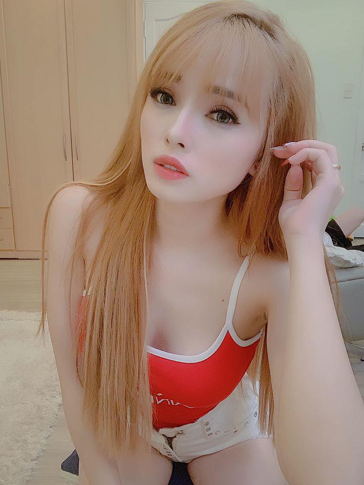 Vẻ đẹp mặn mà của bà mẹ hai con khiến nhiều người mê mẩn