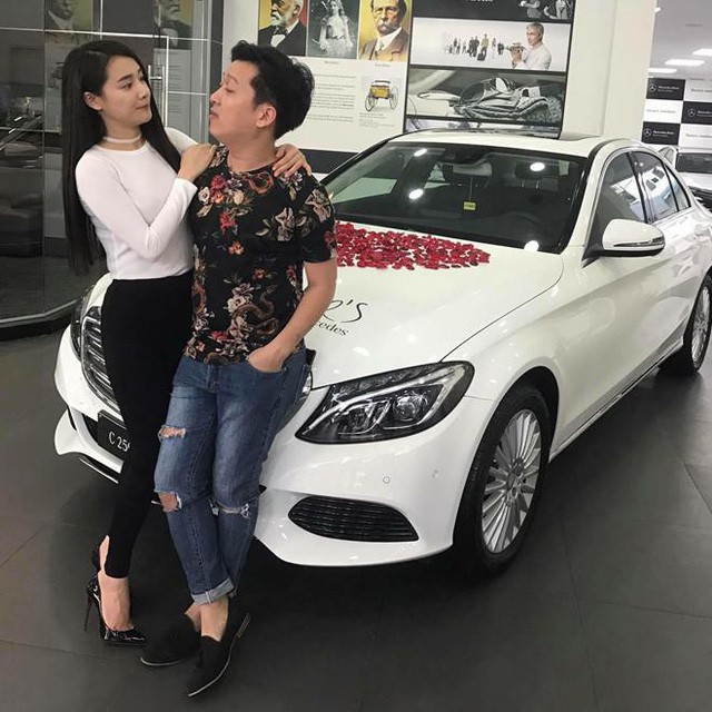 Chiếc xe hơi Trường Giang mua tặng Nhã Phương