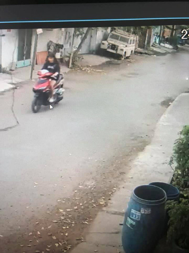 Hình ảnh cô gái điều khiển xe máy của chủ nhà. Nguồn ảnh: Hóng.