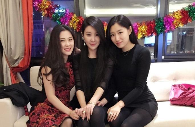 Bức ảnh 3 mẹ con khó đoán ai là mẹ, ai là con làm điên đảo cộng đồng mạng