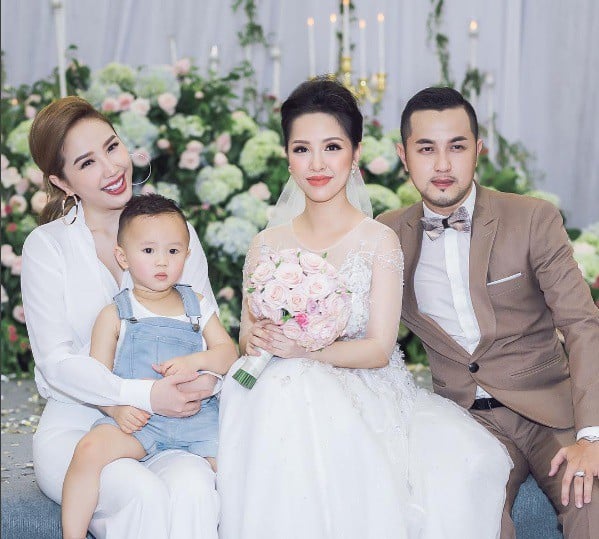 Bảo Thy vui vẻ khỏe ảnh chụp chung với chị dâu và anh trai