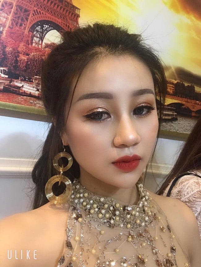 Cô gái sở hữu ngoại hình sắc sảo, xinh đẹp.