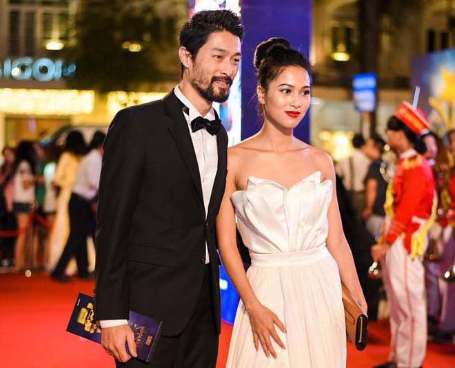 Mới đây, Johnny Trí Nguyễn đã lần đầu chia sẻ về chuyện anh bị chê xuống phong độ và nguyên nhân chưa cưới Nhung Kate làm vợ dù đã hẹn hò nhiều năm. Nhung Kate đến với Johnny Trí Nguyễn khi anh đã bước qua một cuộc hôn nhân với vợ cũ (Cathy Lynn Vũ) và một chuyện tình khá ồn ào với 