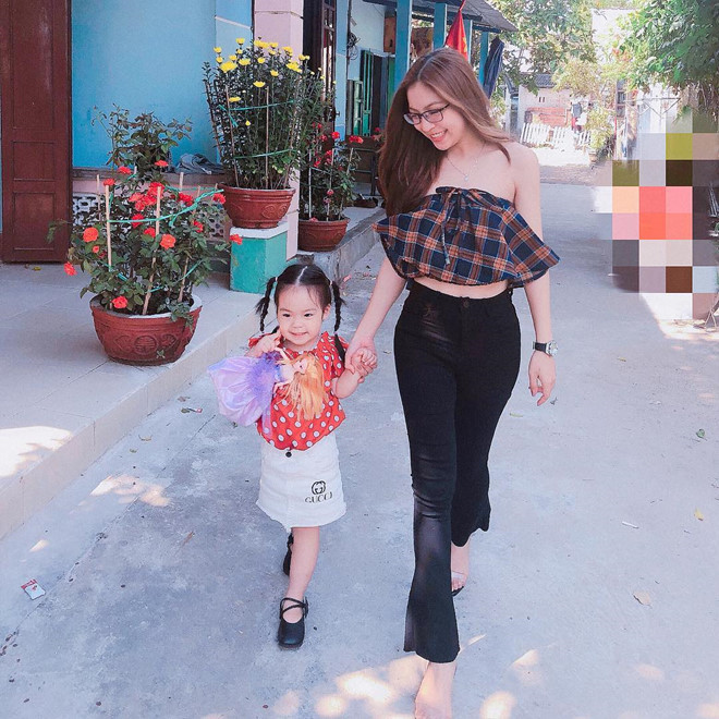 Nhật Lê thường xuyên diện Shbet999 com đăng nhập năng động, gợi cảm.   