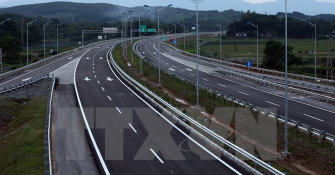 Nhà không nên xây dựng gần đường cao tốc