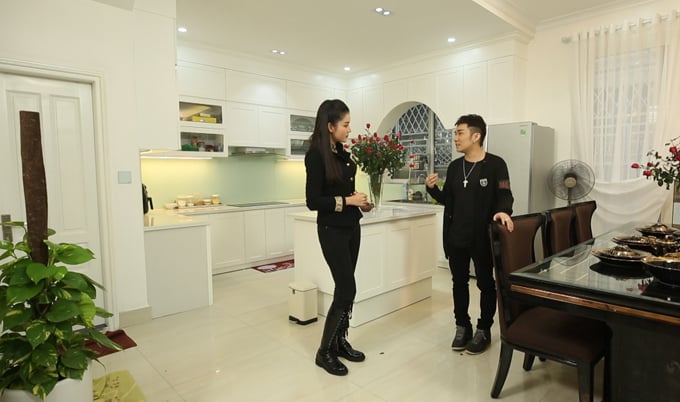 Khu bếp với màu trắng chủ đạo đẹp mắt