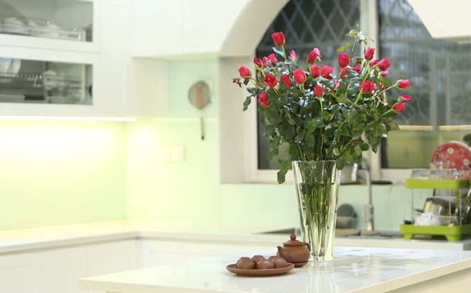 Bên trong được trang trí với gam màu tinh tế trang nhã