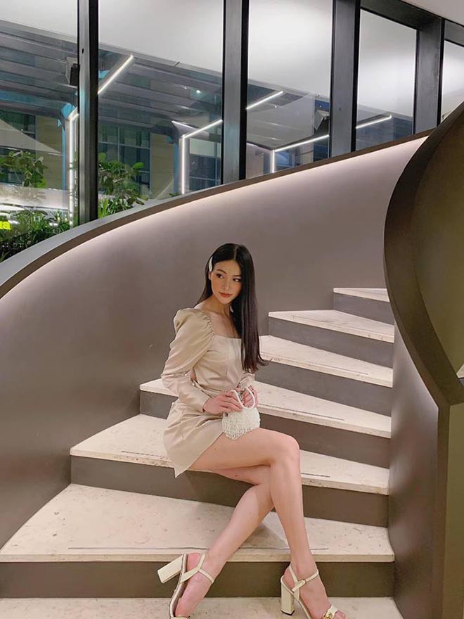 Cô cũng chăm chỉ quấn bụng cho săn chắc và ăn uống theo chế độ khoa học.
