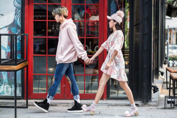 Những hình ảnh hạnh phúc của cặp đôi.