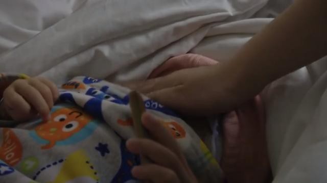 Ba mẹ không nên cho con cái của mình ăn nhiều thức ăn nhanh