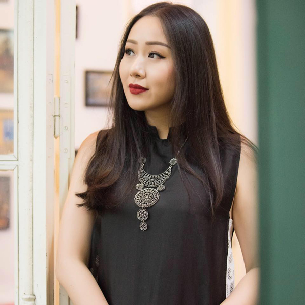 Vẻ đẹp mặn mà của hoa hậu khi lên chức mẹ