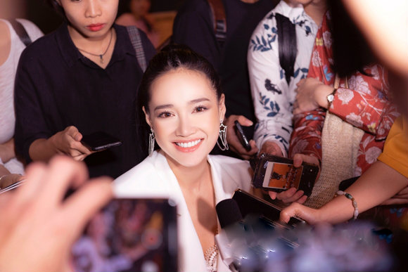 Tại đây, Nhã Phương đã lần đầu chia sẻ về Shbet16 chơi game trực tuyến hôn nhân của mình với Trường Giang.