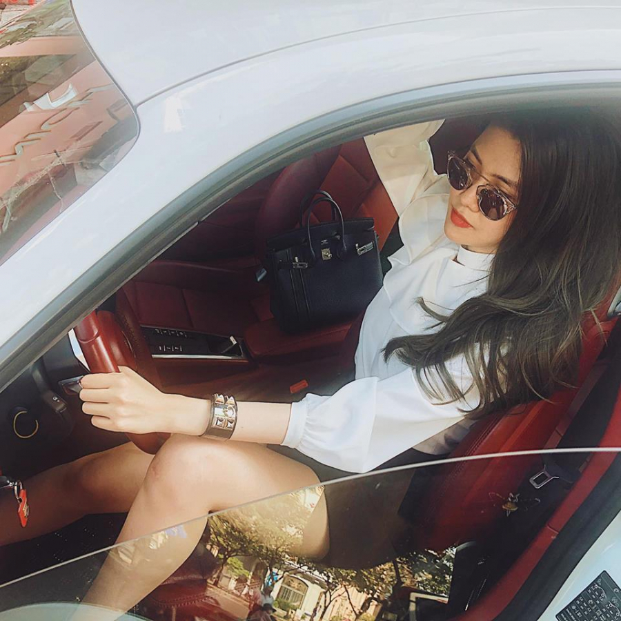 Thu Hằng khẳng định không phải là cô gái chụp ảnh với Vĩnh Thụy.