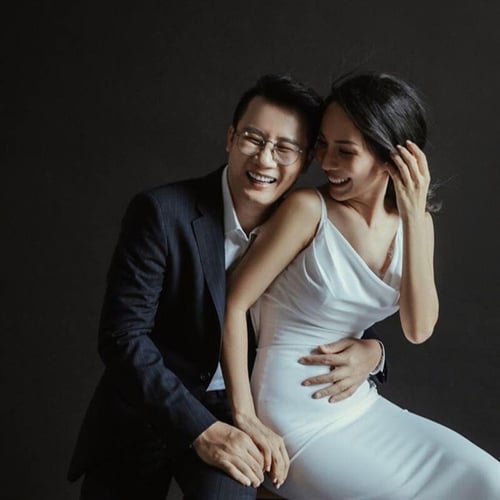Vợ chồng Hoàng Bách hạnh phúc bên nhau