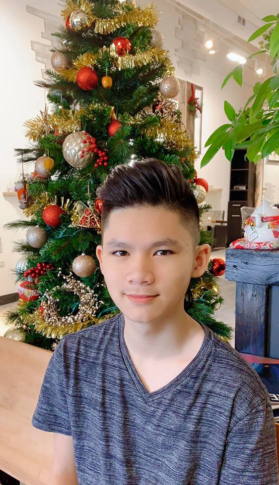 Cậu bé có chiều cao lý tưởng 