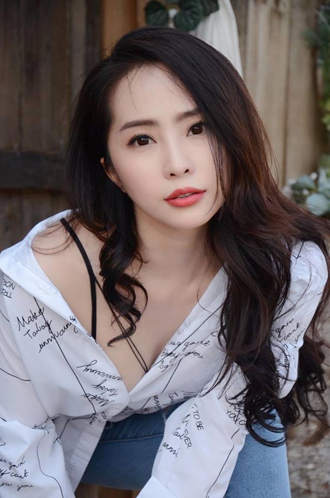 Sau khi ly hôn người mẫu Doãn Tuấn, Quỳnh Nga ngày càng gợi cảm và quyến rũ hơn khiến ai cũng phải xuýt xoa khen ngợi.  