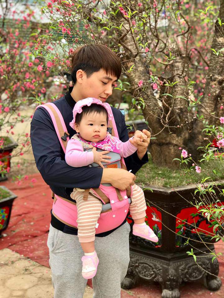 Diện mạo đời thường gây bất ngờ của ông bố trẻ.