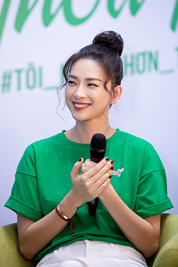 Nữ diễn viên tếu táo cho biết nếu một năm trước đây cô từng chia sẻ nhiều người đàn ông run rẩy khi đứng cạnh mình thì sau bộ phim “Hai Phượng”, cô 