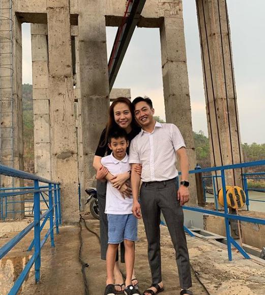 Bàn tay Subeo ôm chặt 