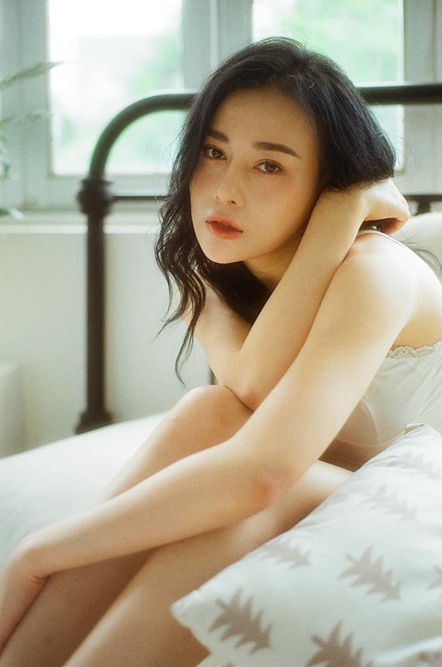 Phương Oanh nổi lên là một mỹ nhân của màn ảnh nhỏ qua vai chính trong bộ phim truyền hình nổi như cồn thời gian vừa qua - Quỳnh búp bê. 