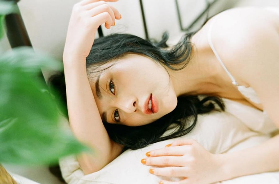 Nữ diễn viên 30 tuổi đang ở độ chín về Shbet800 khuyến mãi siêu lớn và nhan sắc. Ngoài đời, Phương Oanh tự nhận mình là người dễ xúc động, đôi khi còn dễ bị kích động. 
