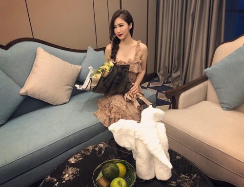 Sự trùng hợp làm dấy lên tin đồn hẹn hò của Hương Tràm và Đức Phan.  
