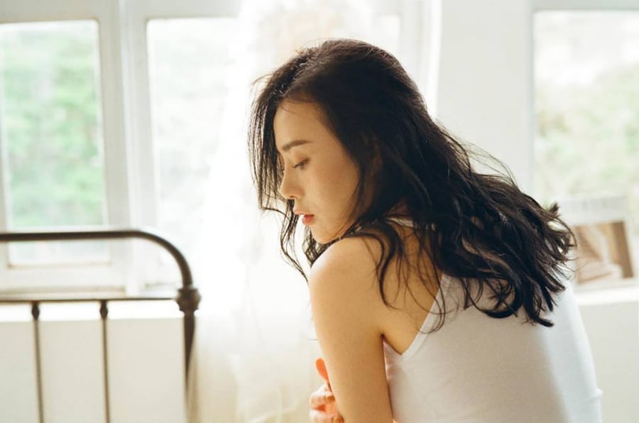 Chỉ với Shbet999 com đăng nhập trắng đơn giản nhưng gợi cảm, Phương Oanh hoàn toàn chinh phục người hâm mộ.    