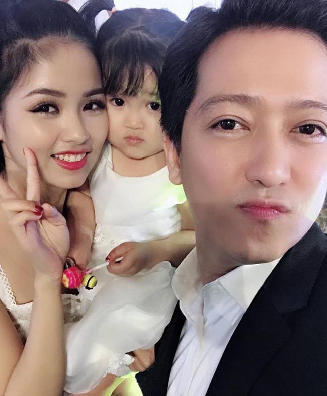 Tường Vy đến ủng hộ phim của vợ chồng Trường Giang - Nhã Phương.    