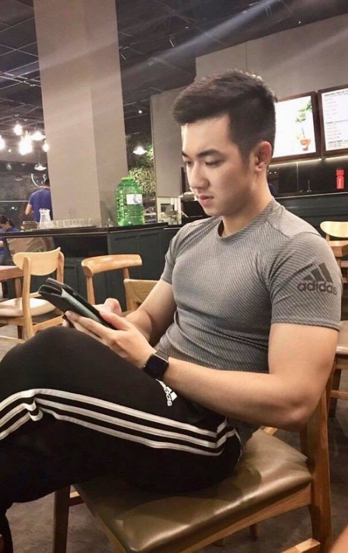 Ngoại hình nổi bật khiến Đức Phan nhận được sự ủng hộ của người hâm mộ nếu hẹn hò Hương Tràm.  