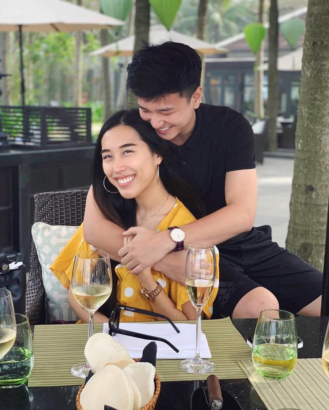 Huỳnh Anh và Y Vân vui vẻ bên nhau.    